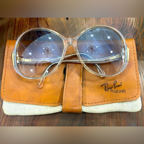 Ray-Ban USA  Vintage 1960s B&L Butterfly Sunglasses - Picture 4 of 6